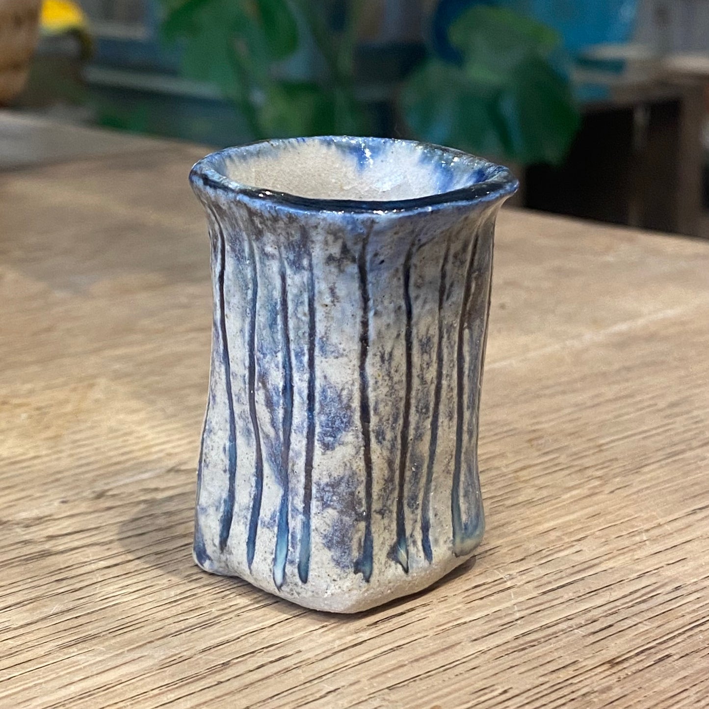 Unik og håndformet mini vase