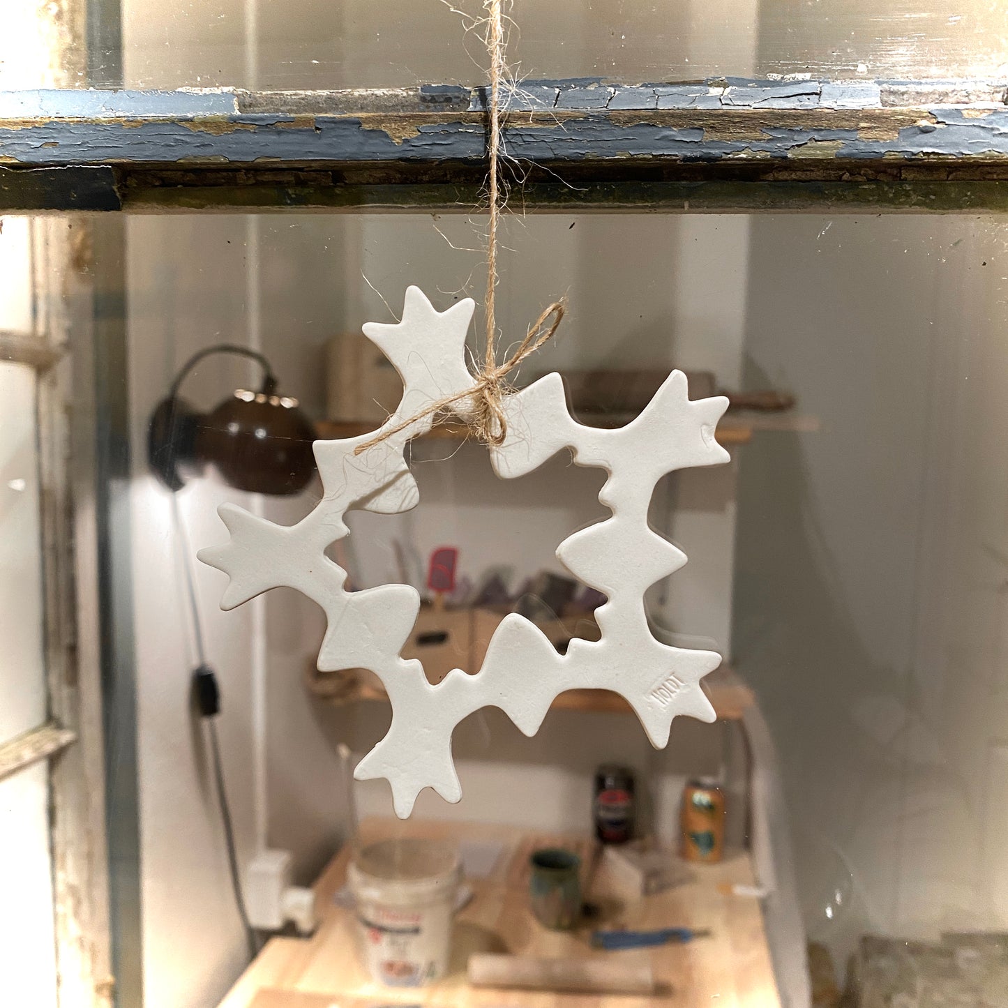 Snefnug, ophæng i porcelæn