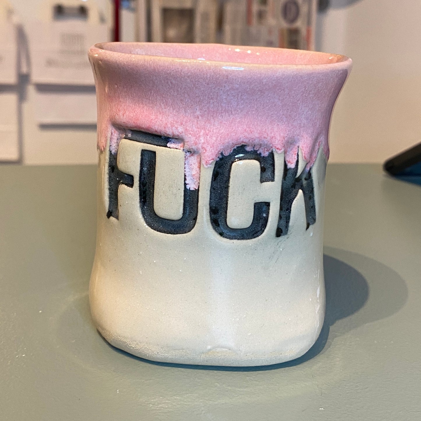 Håndformet FUCK krus nr 1