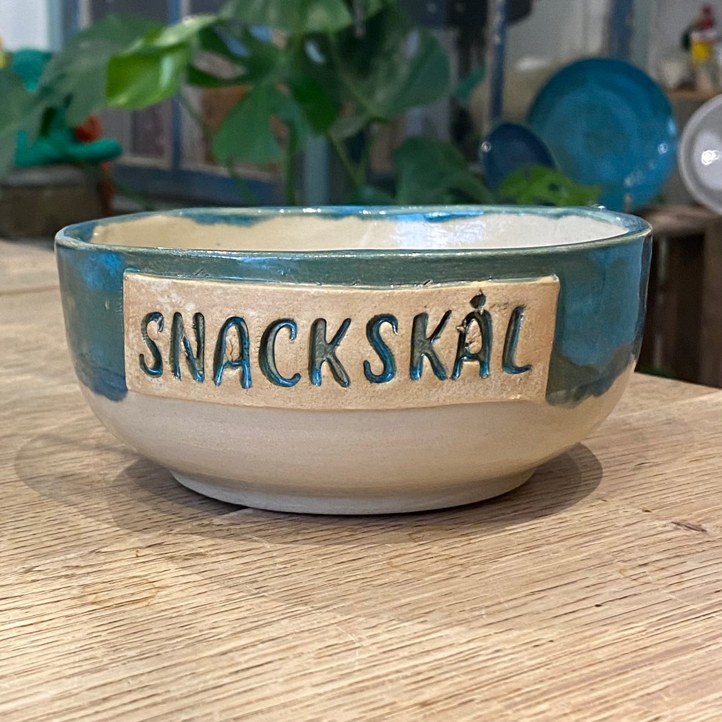 Skål med tekst ‘Snackskål’ nr 1