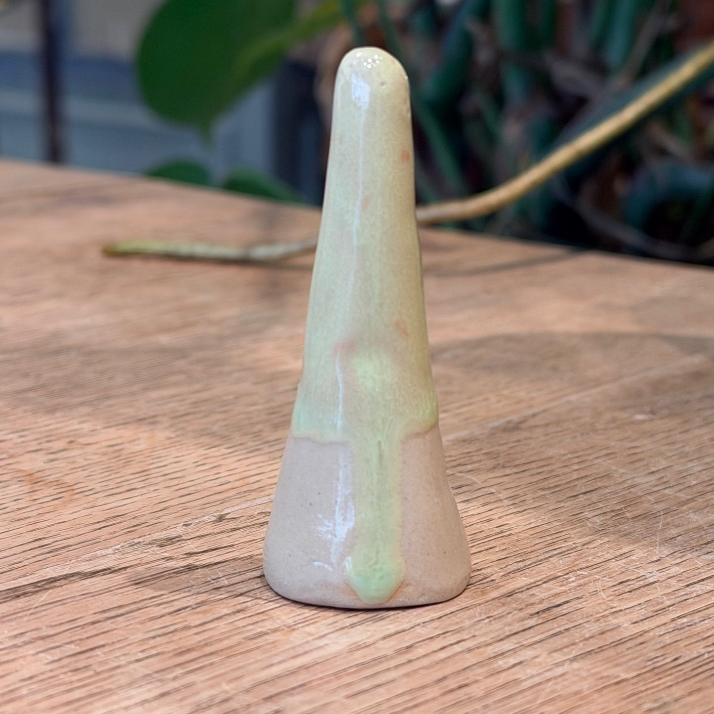 Fingerring holder, lys grøn, 7 cm