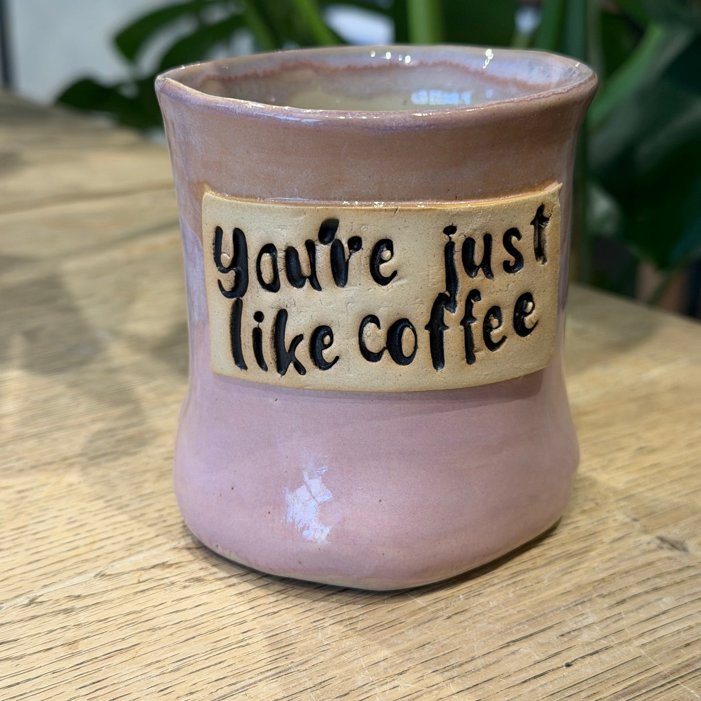 Håndformet krus med tekst; You’re just like coffee, nr 2