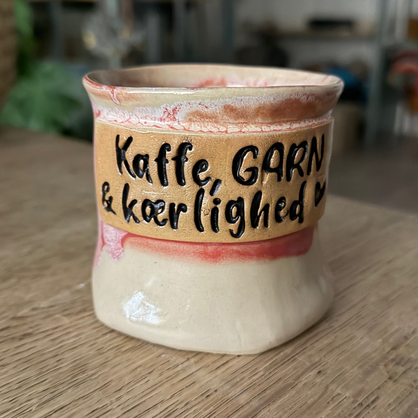Håndformet krus; Kaffe, GARN & kærlighed, nr 2