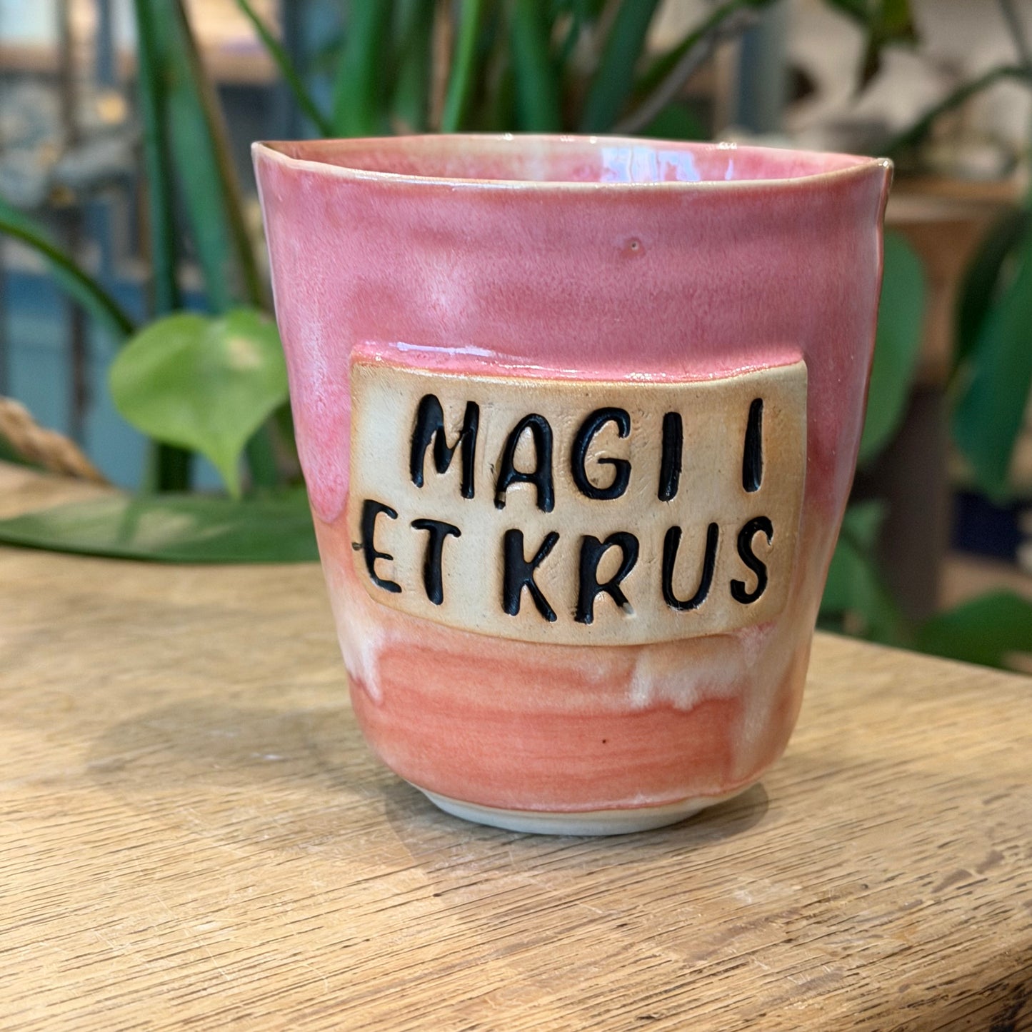 Håndlavet krus med tekst; Magi i et krus