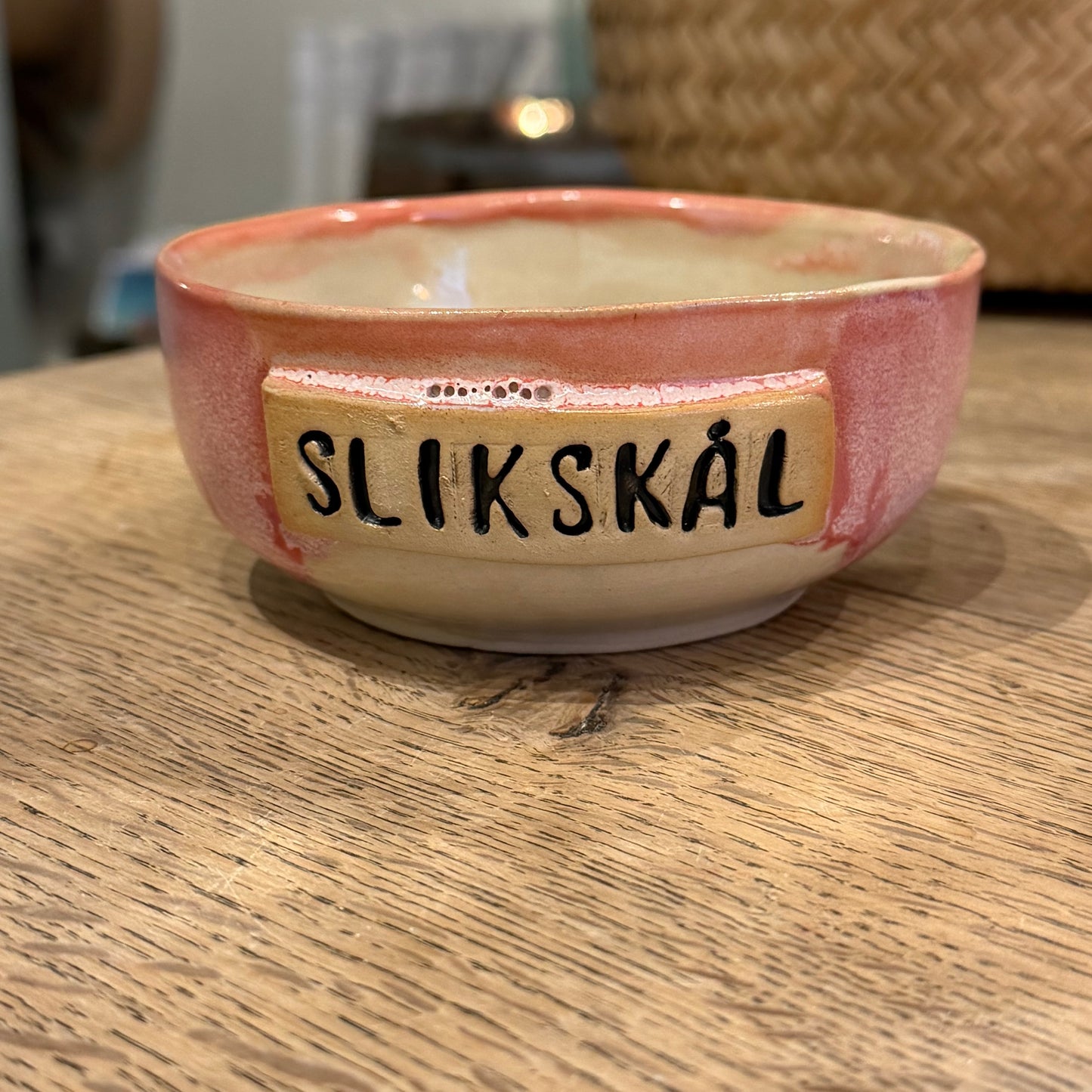 Skål med tekst ‘Slikskål’, nr 1