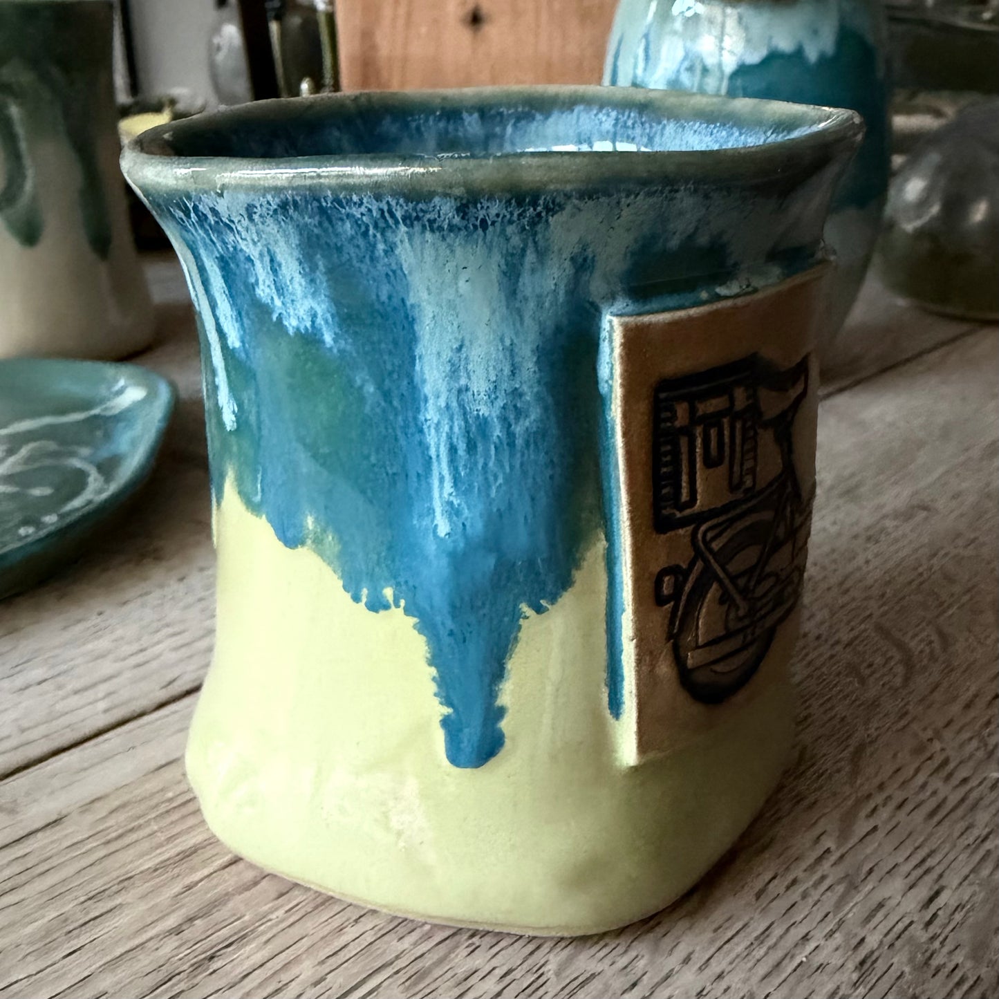 Håndformet krus; knallert, Puch, nr 1