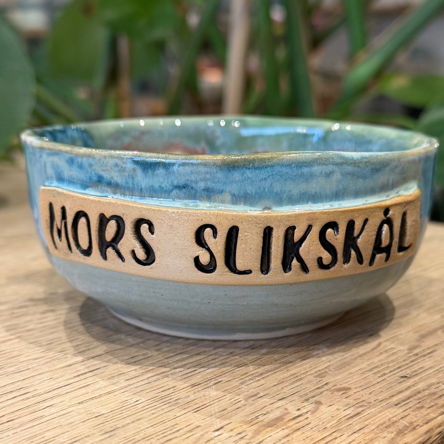 Skål med tekst ‘MORS SLIKSKÅL’, nr 2
