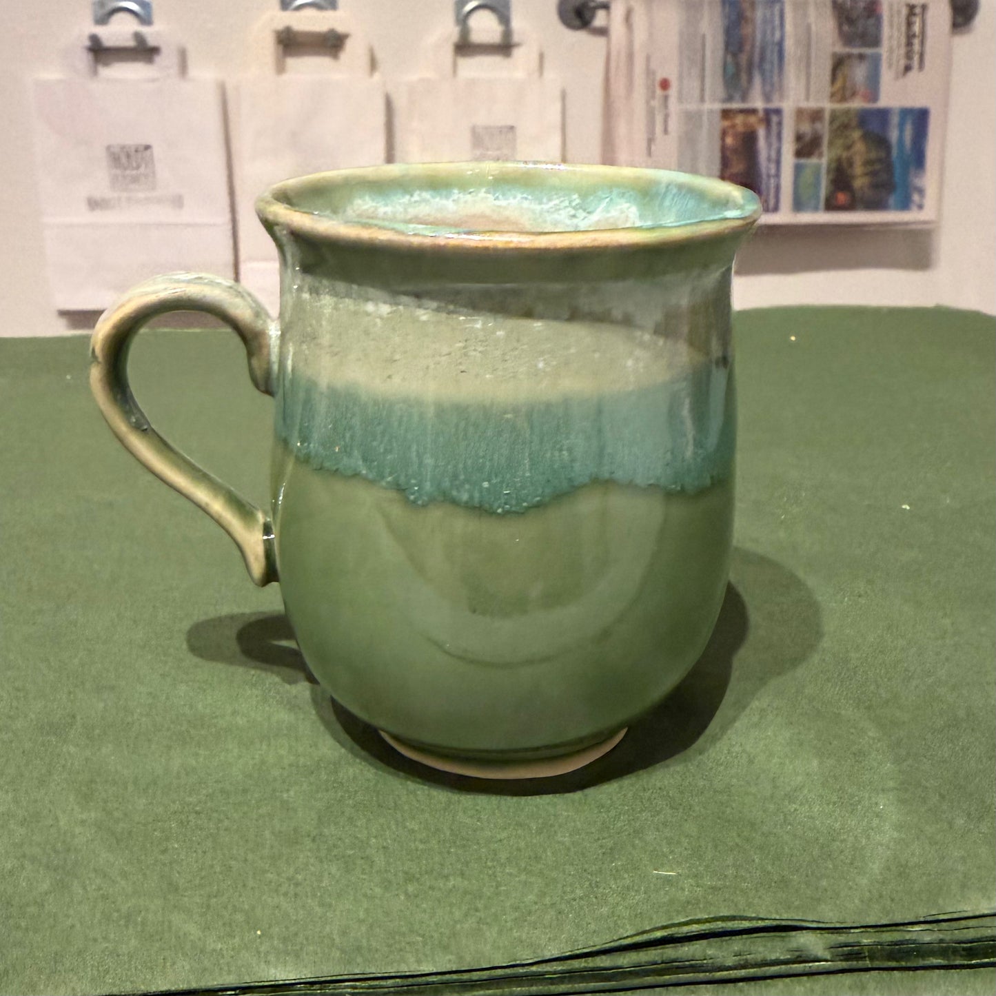 Kop med hank, grøn, nr. 1