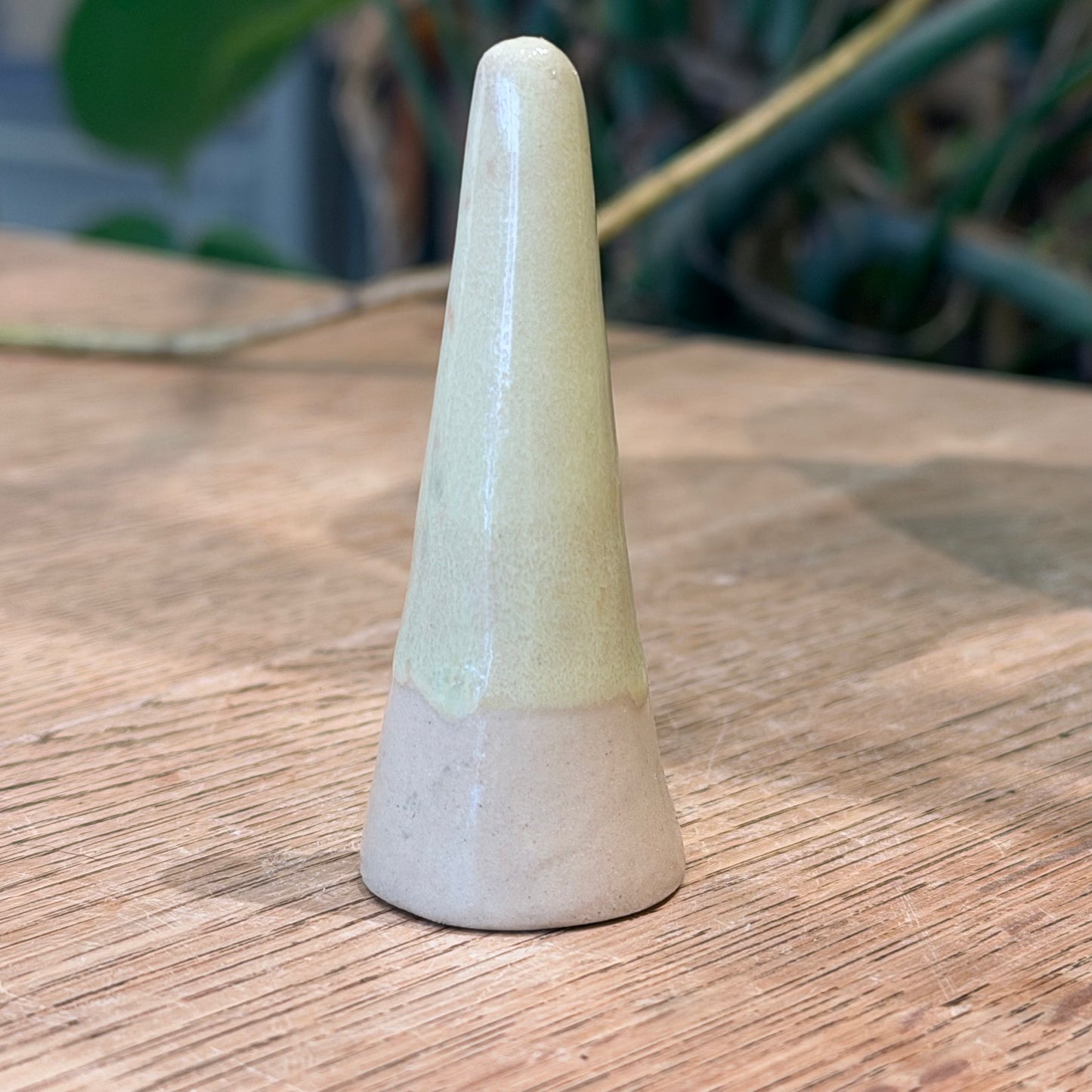 Fingerring holder, lys grøn, 7 cm