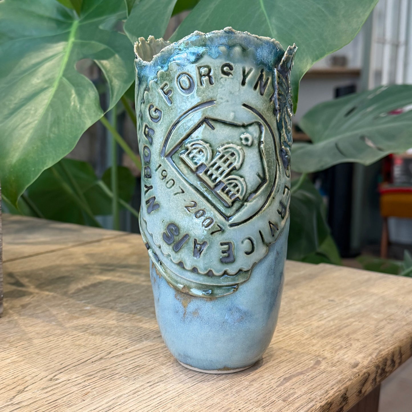 Unika håndformet vase med mønster