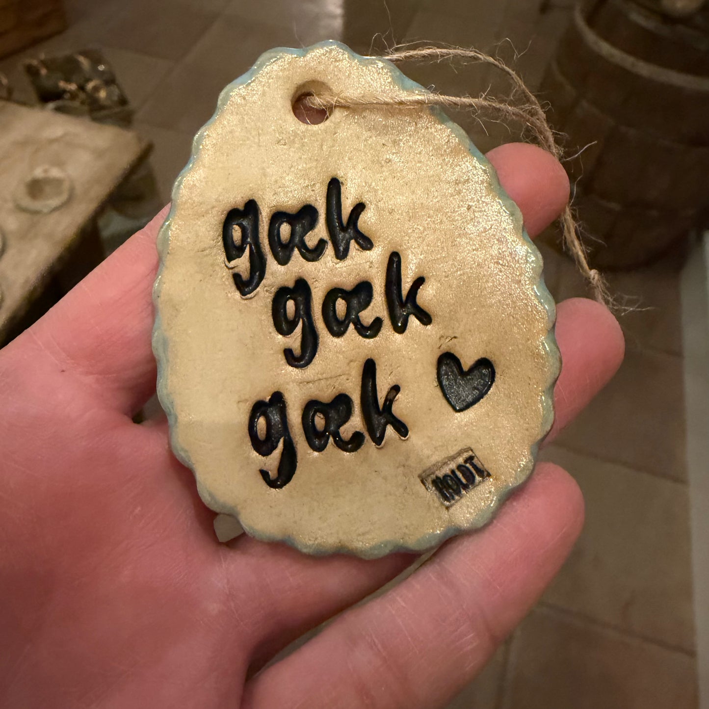 Ophæng, påskeæg med tekst; gæk gæk gæk, lys blå