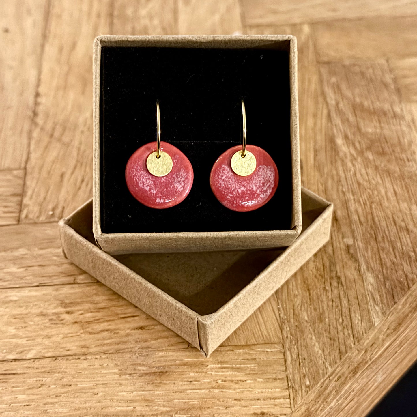 Unikke øreringe, rødmeleret