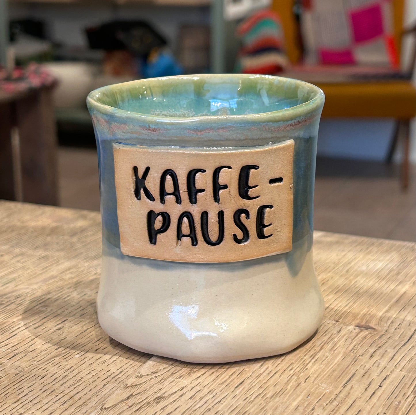 Håndformet krus med tekst; KAFFEPAUSE