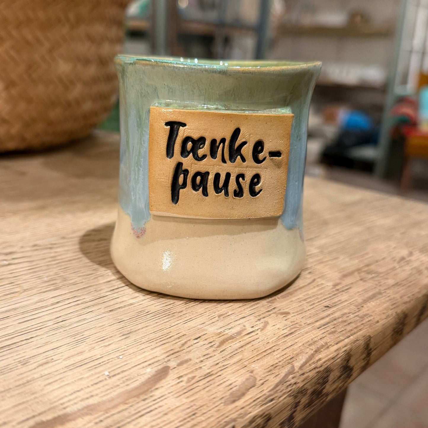 Håndformet krus med tekst; Tænkepause, nr 2