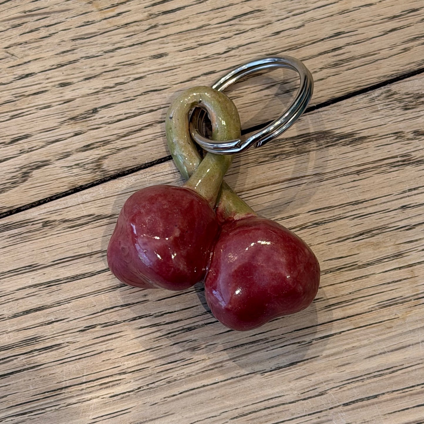 Nøglering med kirsebær, ass.