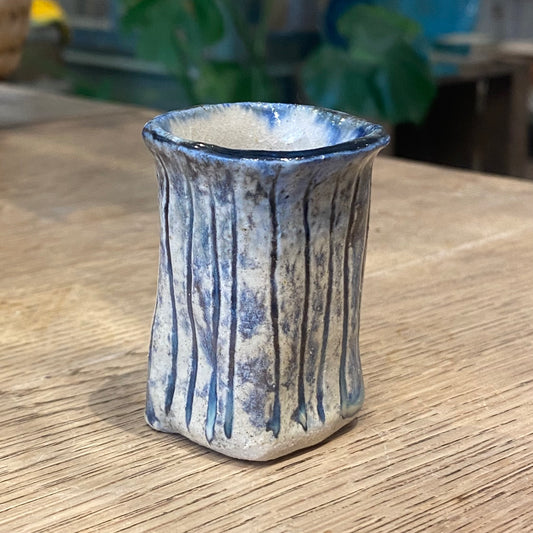 Unik og håndformet mini vase