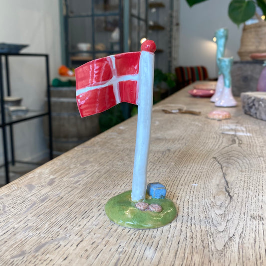 Flagstang med Dannebrog og gave nr 2