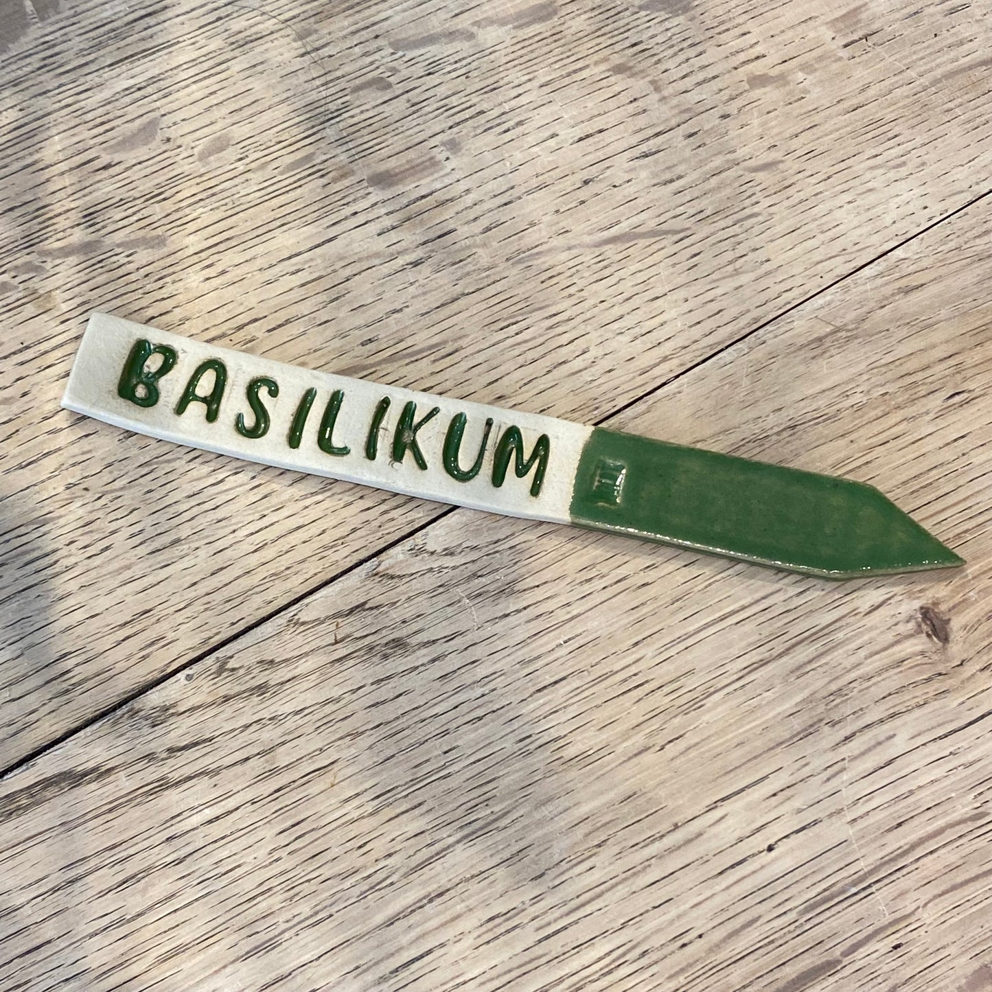 Plantepind, Basilikum