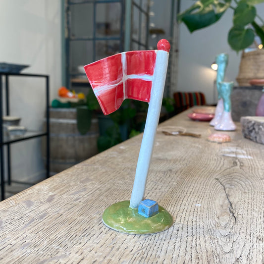 Flagstang med Dannebrog og gave nr 4