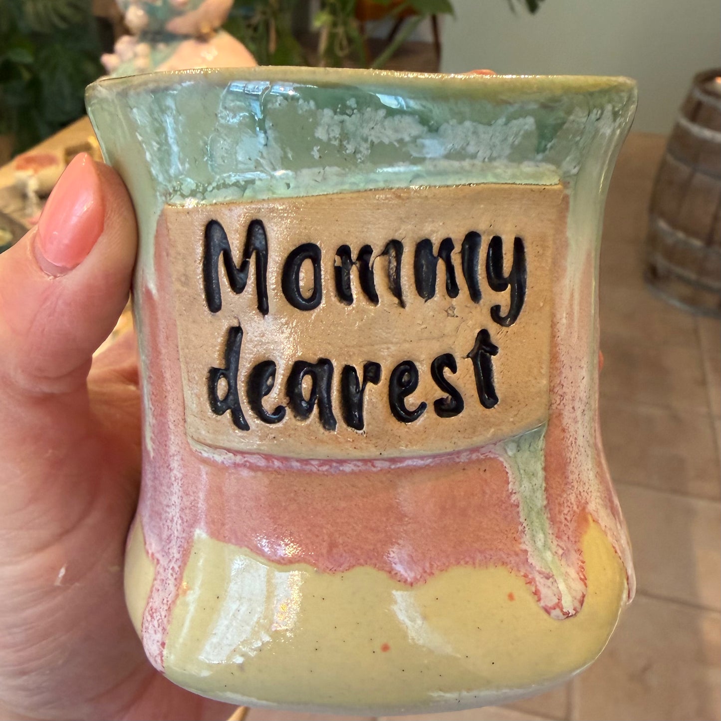 Håndformet krus med tekst; Mommy dearest