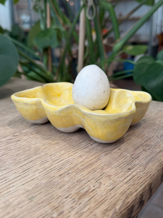 Håndformet æggebakke, hørgul