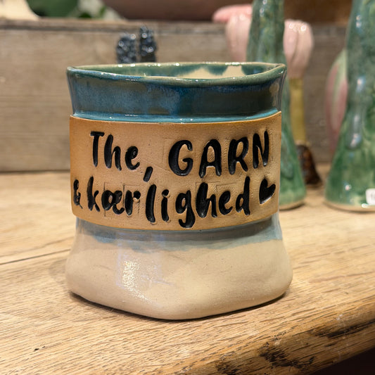 Håndformet krus; The, GARN & kærlighed