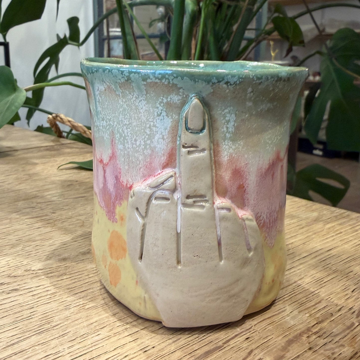 Håndformet krus, fuckfinger