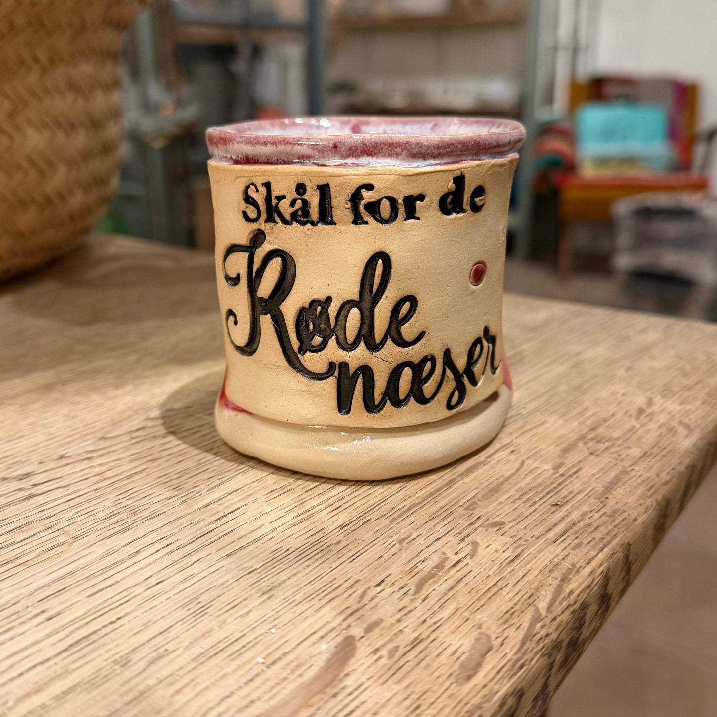 Håndformet julekrus, Skål for de røde næser, nr 4