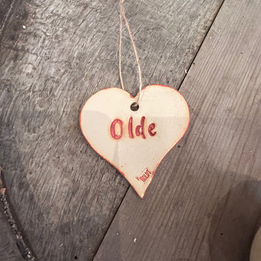 Ophæng, hjerte med tekst ‘olde’