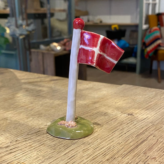 Flagstang med Dannebrog og blomster, nr 3