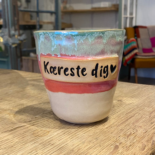 Håndformet krus med tekst; Kæreste dig 🖤