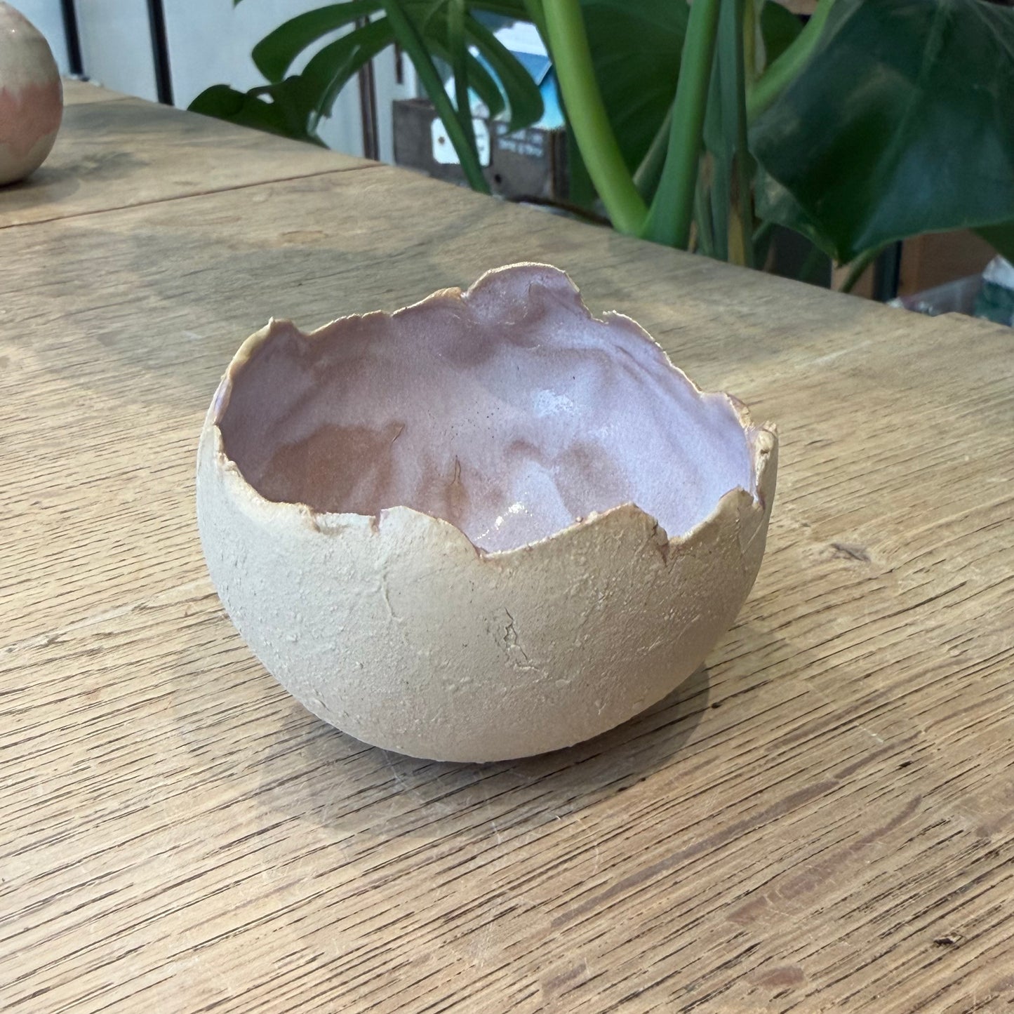 Lysskål med lilla glasur