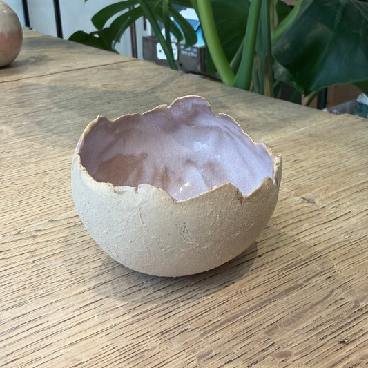 Lysskål med lilla glasur