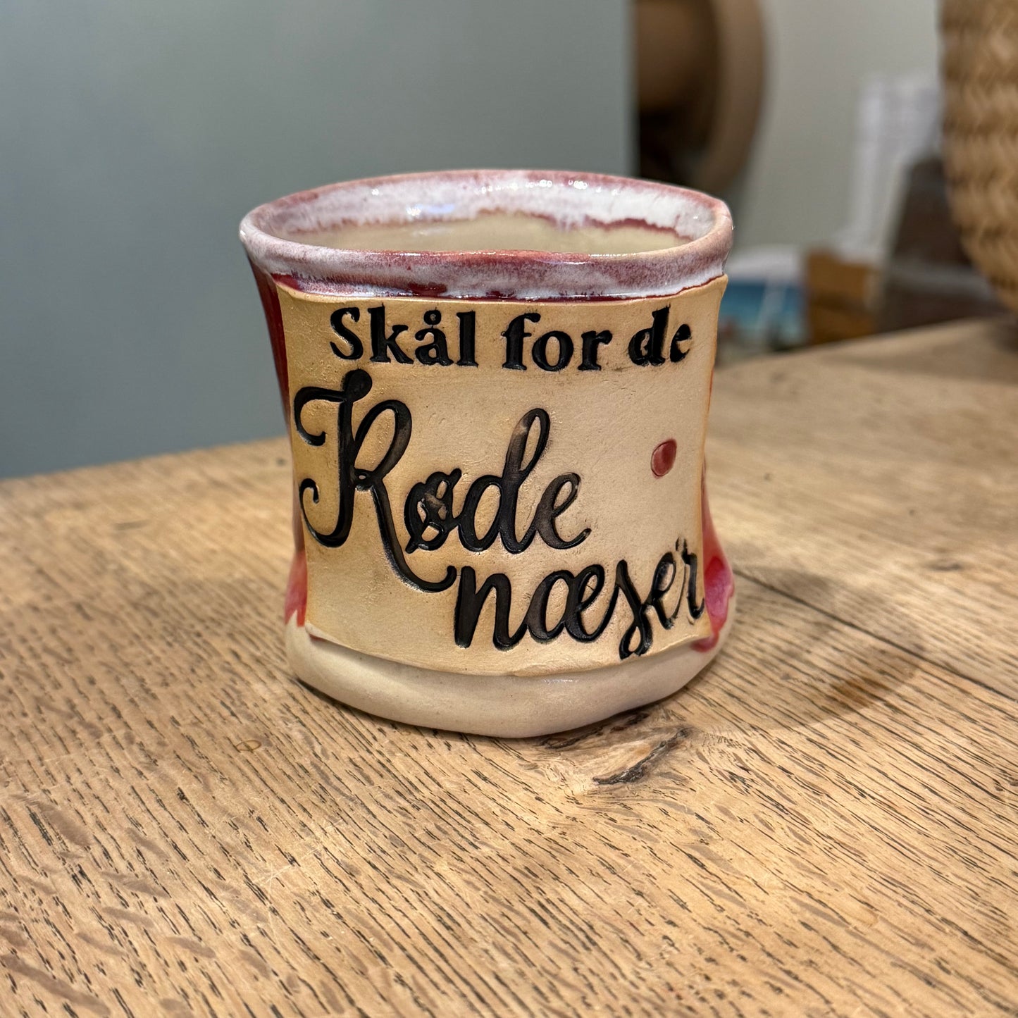 Håndformet julekrus, Skål for de røde næser, nr 1