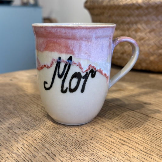 Håndlavet krus med hank og tekst; Mor