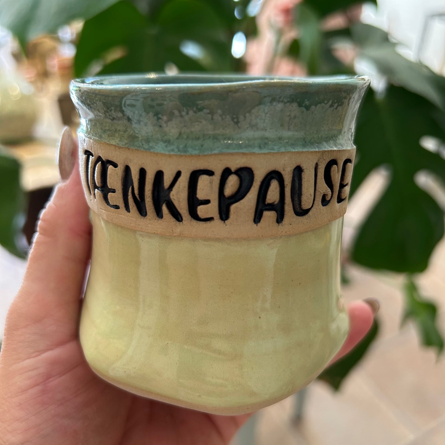 Håndformet krus med tekst; TÆNKEPAUSE, nr 3