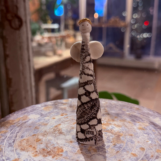 Engel i porcelæn, 9 cm