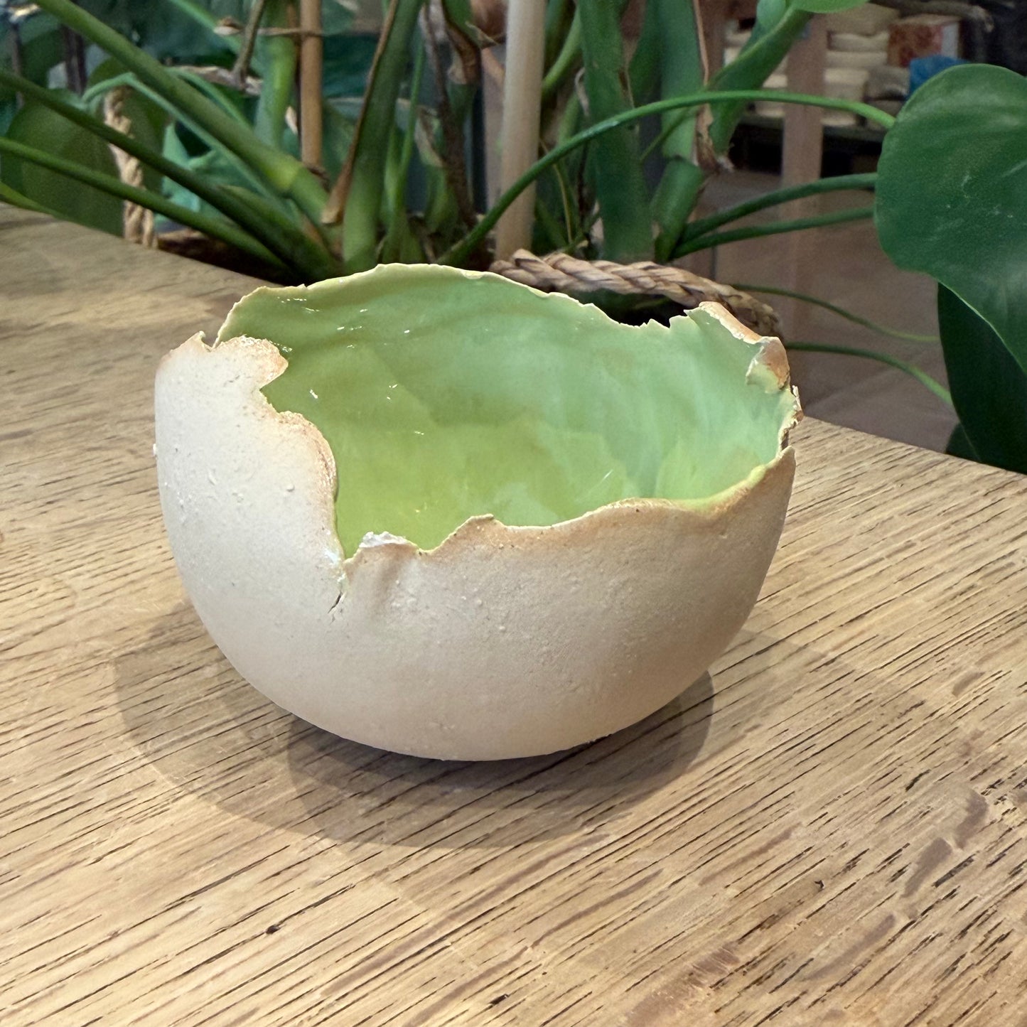 Lysskåle med lys grøn glasur