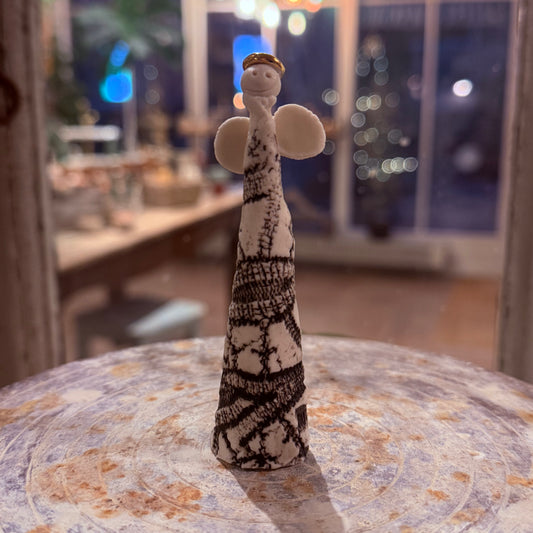 Engel i porcelæn, 9 cm