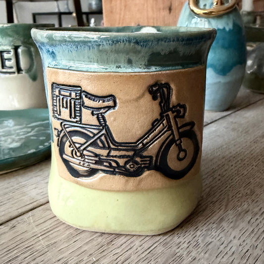 Håndformet krus; knallert, Puch, nr 2