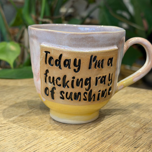 Håndlavet krus med hank og tekst; Ray of sunshine