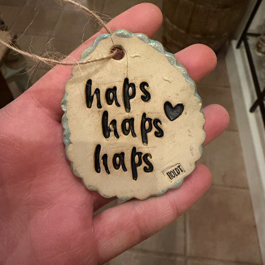 Ophæng, påskeæg med tekst; haps haps haps, lys blå