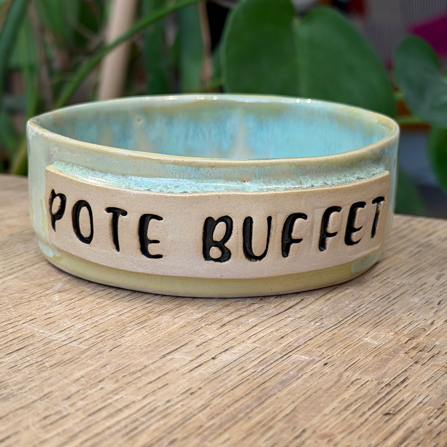 Foder skål med tekst ‘POTE BUFFET’