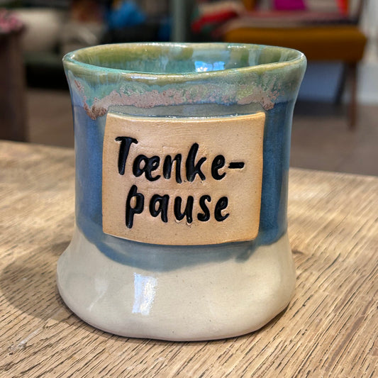 Håndformet krus med tekst; Tænkepause, nr 1