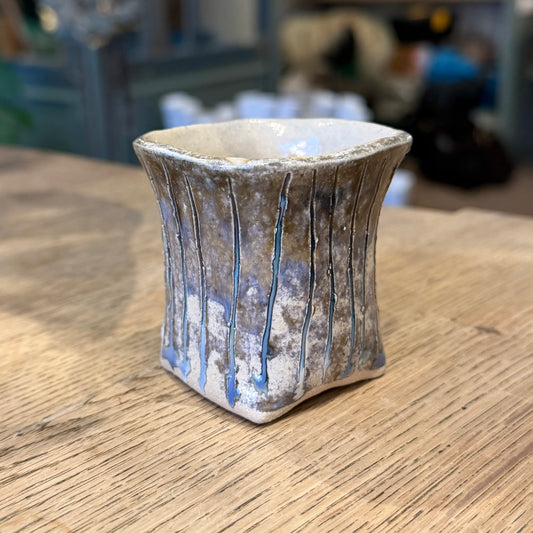 Unik og håndformet mini vase/holder