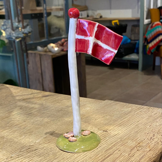 Flagstang med Dannebrog og blomster, nr 6