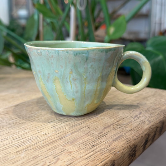 Håndlavet kop med hank, nr 2