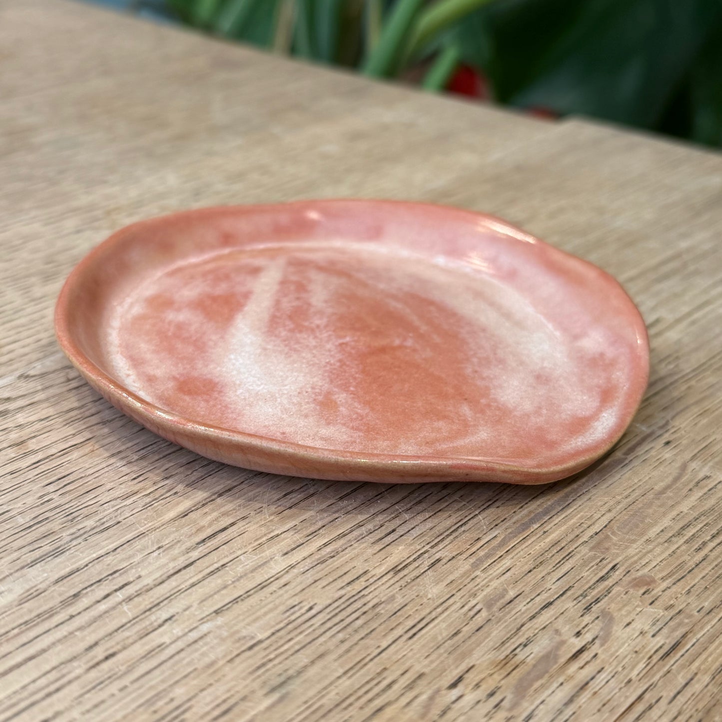 Spoonrest/skeskål, lille rundt fad til grydeskeen, lys rosa
