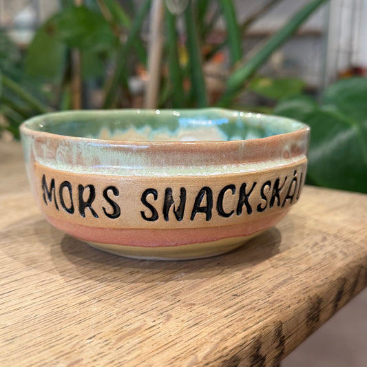 Skål med tekst ‘MORS SNACKSKÅL’, nr 1