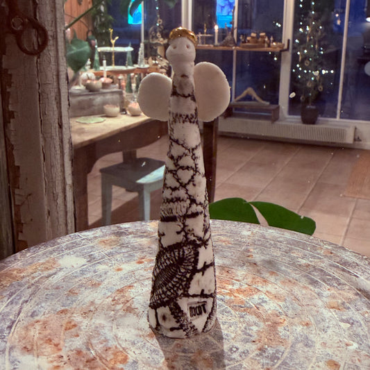 Engel i porcelæn, 9 cm